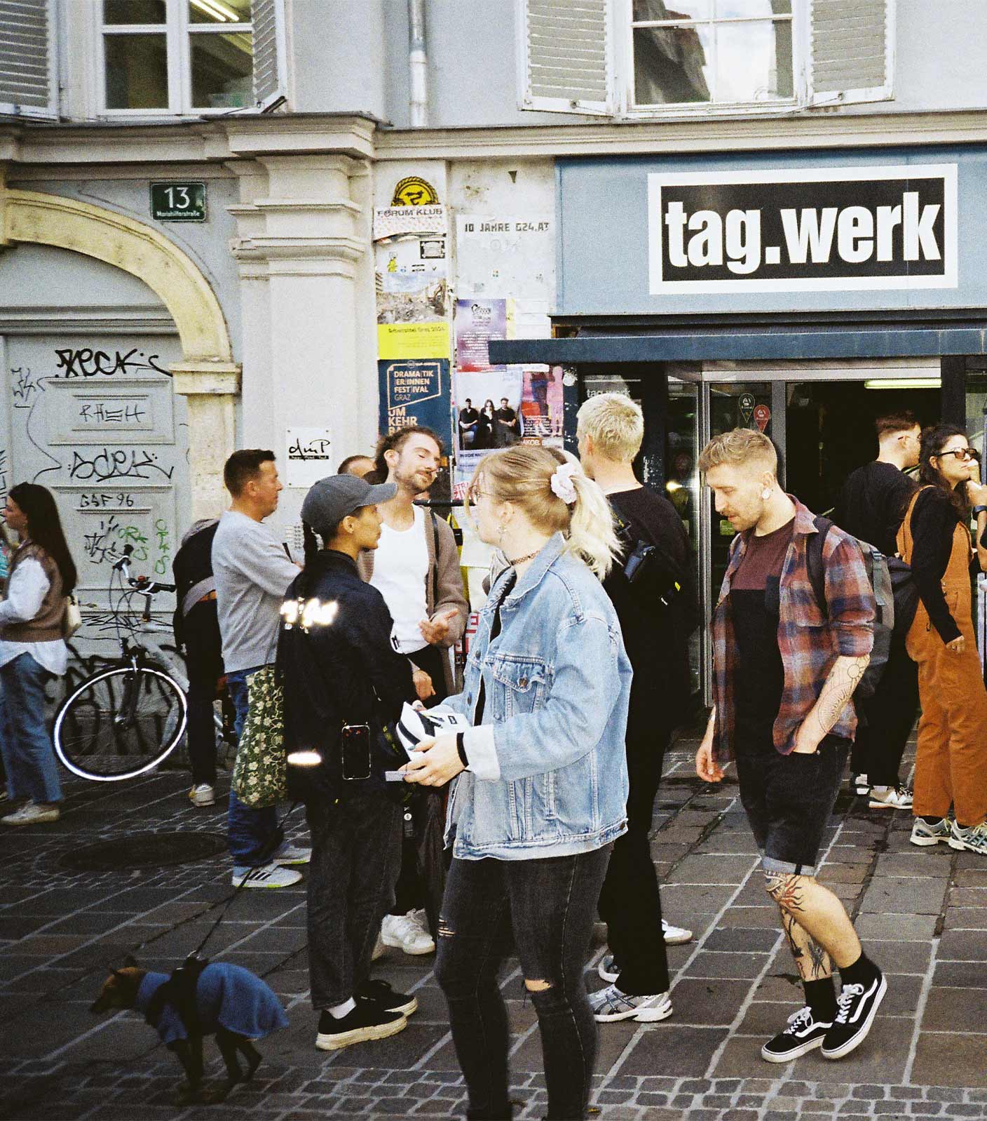 rawty_tagwerk_frame4_party-people@2x